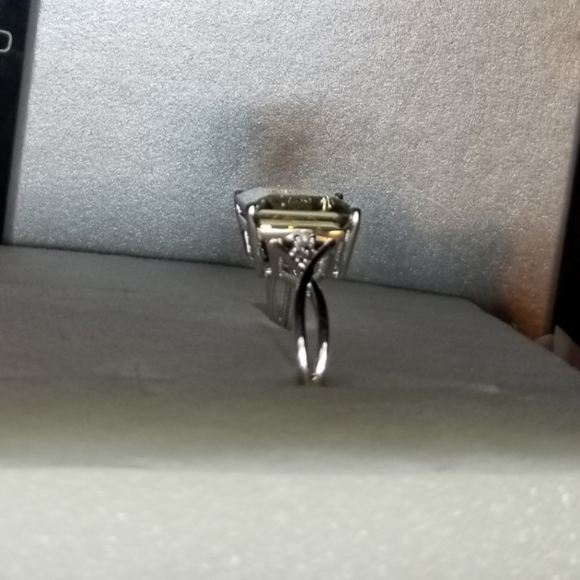 Sterling silver 3.52ctw. Green Amethyst & white Topaz ring.*Sells for $100. - Picture 4 of 8